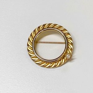 Vintage Ladies Gold Tone Faux Pearl Brooch Pin